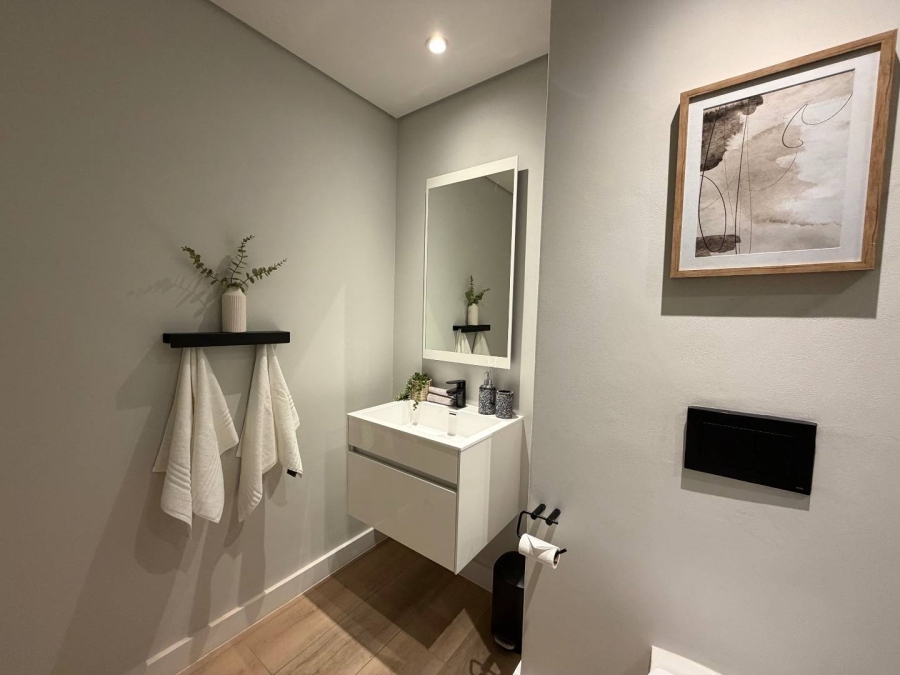 To Let 1 Bedroom Property for Rent in Sea Point Western Cape
